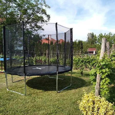 Agnes' Vineyard Alsoors